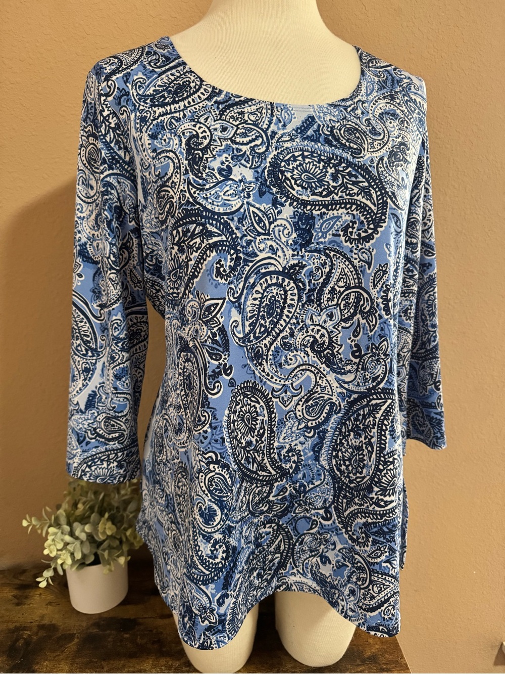 Slinky Brand Blue and White Paisley Scoop-Neck quarter Sleeve Top